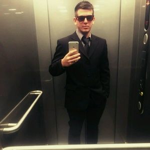 Meet your Posher, Denis